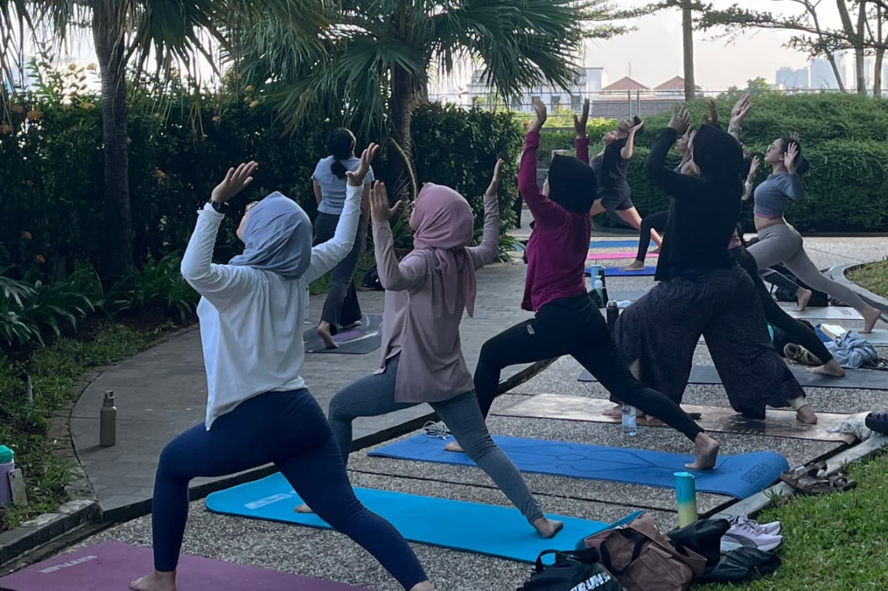 Bikin Iri Hotel Lain! Somerset Kencana Jakarta Hadirkan Yoga Outdoor Megah, Tempat Healing Hits Kaum Urban Ibu Kota