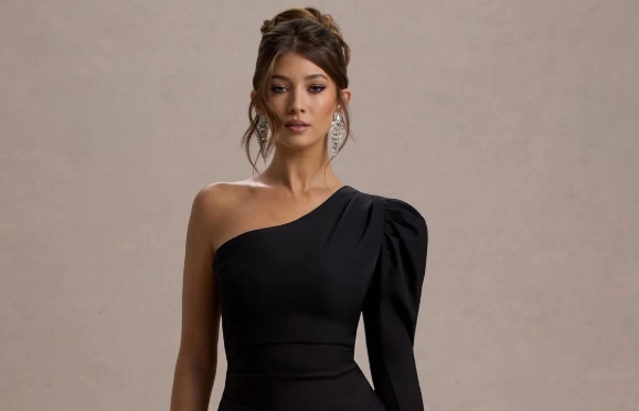 Elegan dengan One-Shoulder Puff Sleeve Dress, Inspirasi Mix & Match untuk Tampil Memikat!