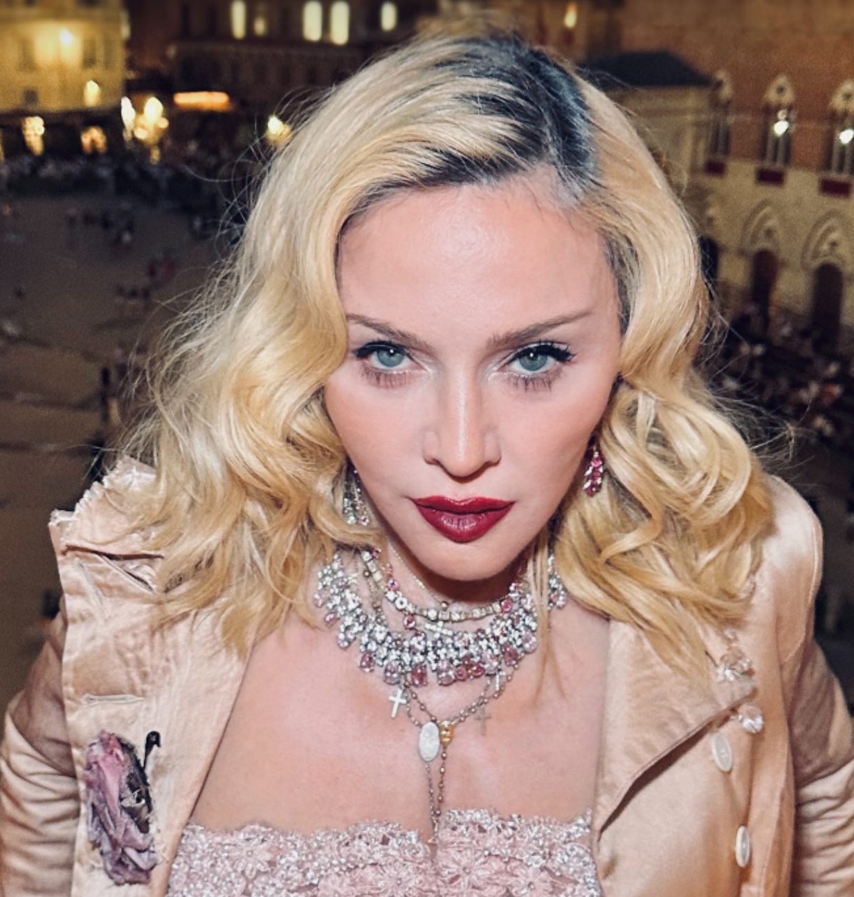 Rayakan Usia 67, Madonna Pilih Prosedur Kecantikan Alami yang Bikin Netizen Kaget! Tinggalkan Filler dan Operasi Plastik?