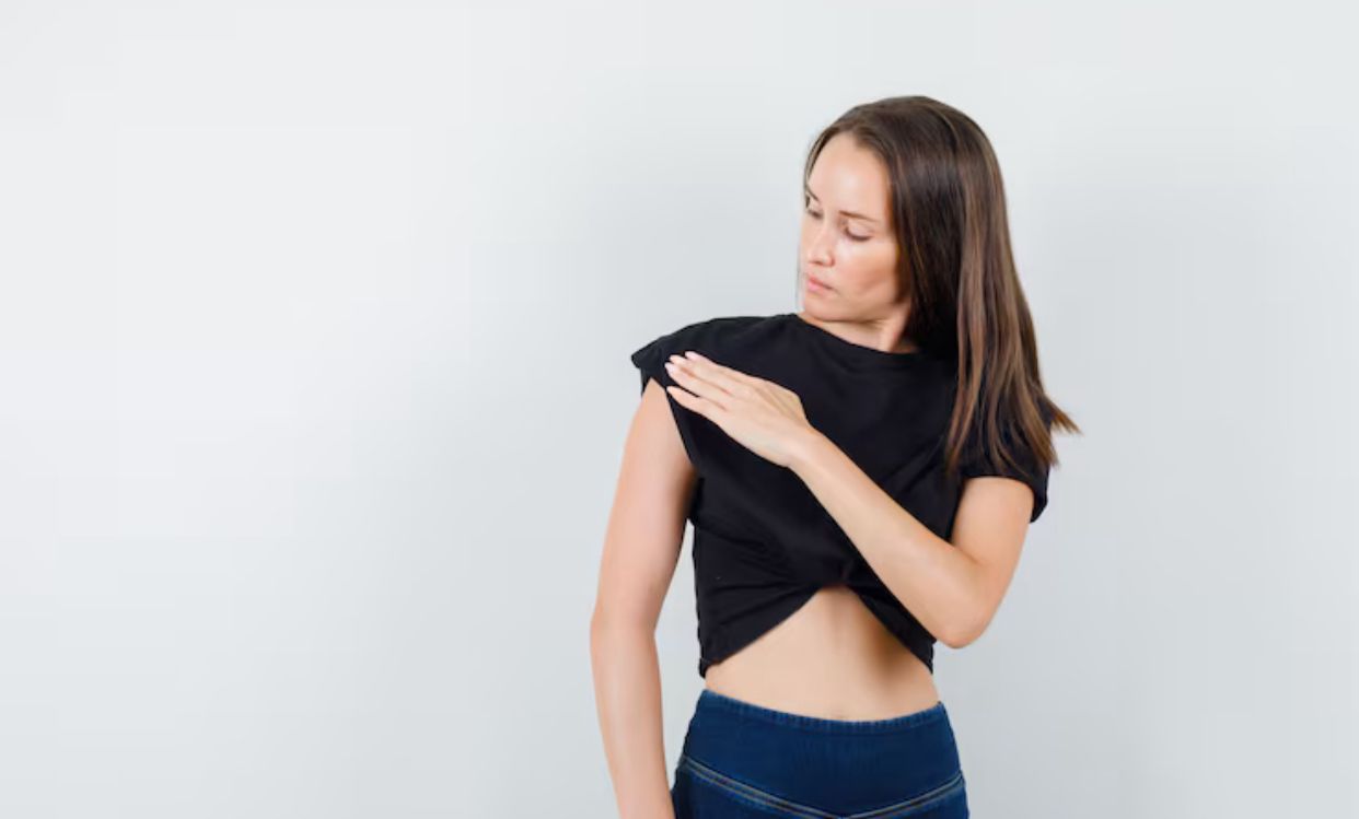 6 Tips Fashion untuk Pemilik Bahu Lebar agar Tetap Tampil Stylish dan Percaya Diri