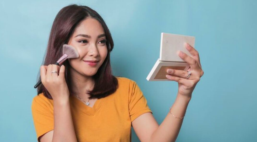 Awas! 7 Kesalahan Makeup yang Sering Dilakukan Pemula Ini Bikin Wajah Kelihatan Lebih Tua
