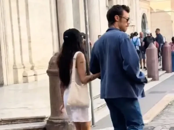 Gosip Panas! Harry Styles Kepergok Ciuman dengan Zoe Kravitz di London, Pacaran?