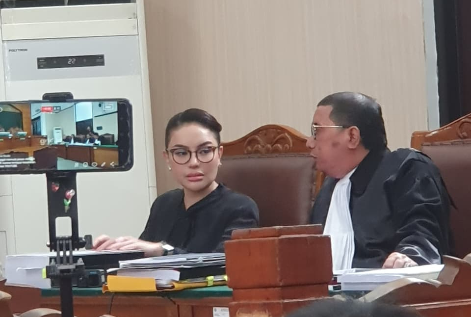 Nikita Mirzani Diduga Minta Rp 15 Miliar dari Bos Deviena Skincare: Uang Tutup Mulut agar Produk Tak Dihujat?