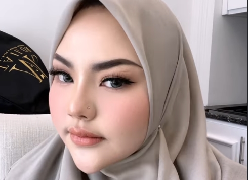 Unggah Foto Berhijab, Lisa Mariana Siap Tinggalkan Suami Pengangguran? Kini Banjir Job TV