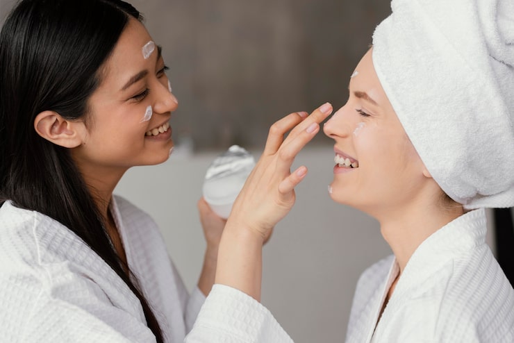 Kamu Usia 30-an? Ini Rutinitas Skincare Malam yang Ampuh Cegah Penuaan Dini!