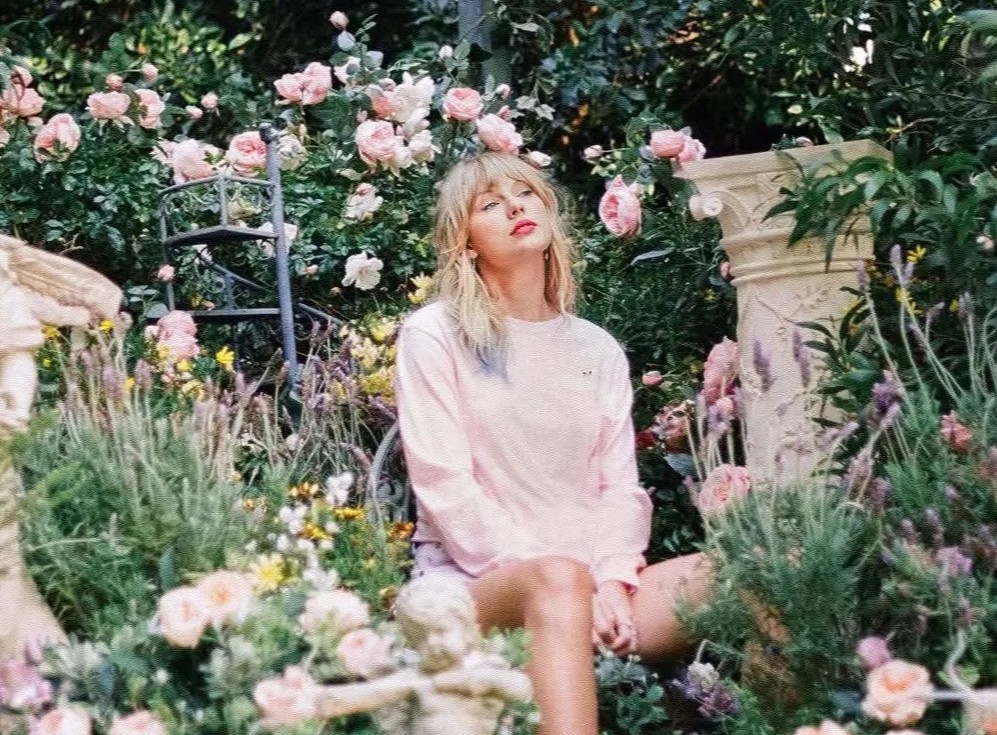 Manifestasi Cinta Taylor Swift Jadi Kenyataan! Dilamar Travis Kelce di Usia yang Dulu Ia Inginkan