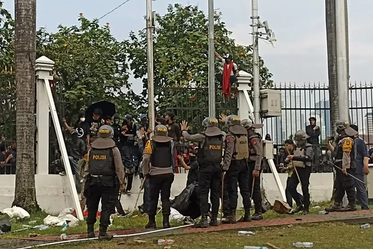 Ekonomi Indonesia Terancam Lebih Parah dari Krisis 1998 Jika Aspirasi Rakyat Tak Didengar, Ekonom Sentil Pemerintah Arogan dan Elite Hedon
