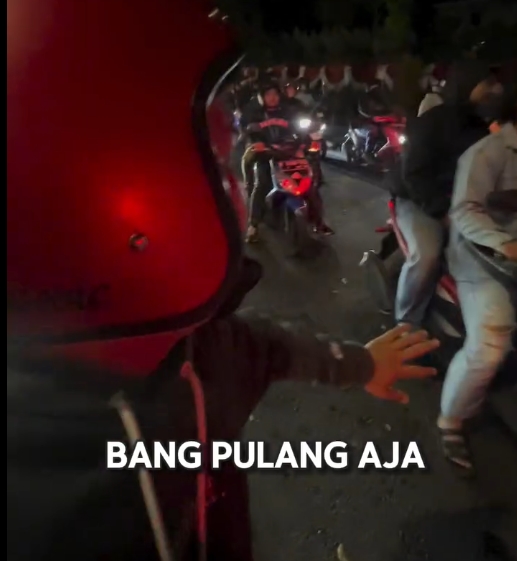 Benarkah Ada yang Menunggangi? Warga Bongkar Kejanggalan Penjarahan Saat Demo, Grup WA Berisi Alamat Pejabat Tersebar!