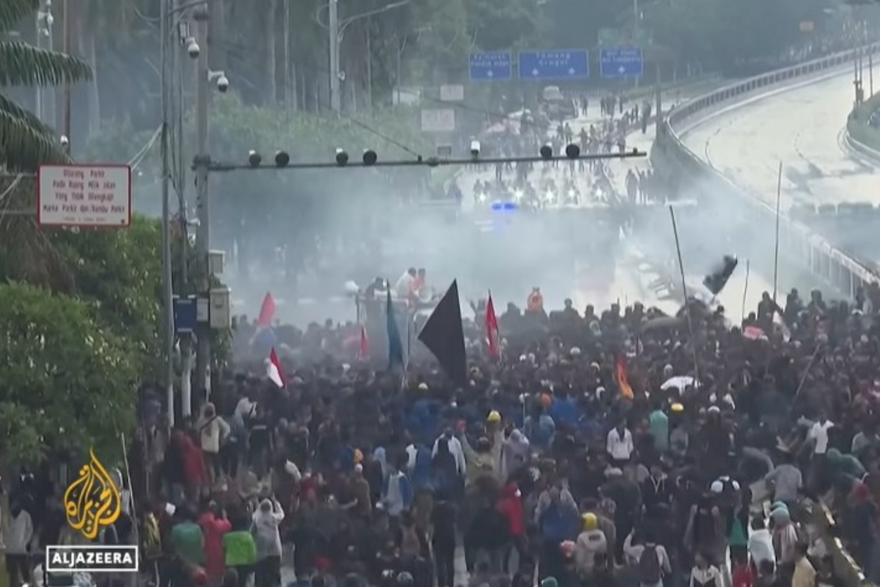 Rakyat Demo Tuntut Keadilan di Jalan, DPR Malah Asyik Plesiran ke Luar Negeri, Media Asing Sorot Pemerintah Indonesia!
