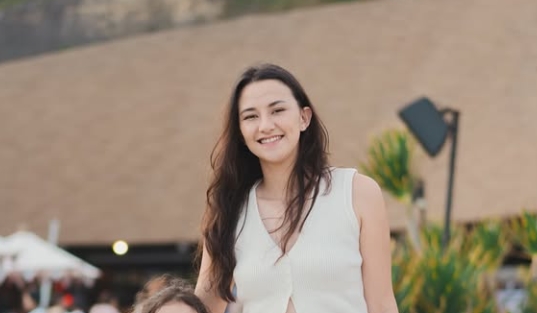 Dahlia Poland Terciduk Naik Gojek, Buktikan Tak Gengsi Meski Artis Populer!