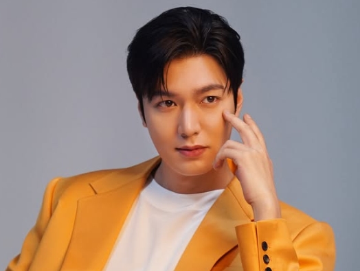 Disebut Sebagai Cahaya Surga, Begini Foto Terbaru Lee Min Ho di Blog Naver yang Bikin Fans Histeris!