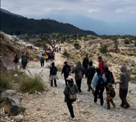 Kerap Dipadati Wisatawan, Intip Tips Aman Mendaki dan Berkemah di Gunung Papandayan Garut saat Long Weekend