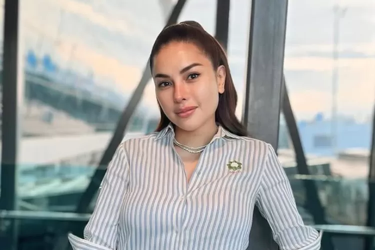 Sidang Ditunda, Nikita Mirzani Mengaku Kesaktian Akibat Implan Gigi Keluar dari Rahang!