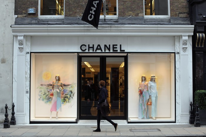 Chanel Hingga Louis Vuitton, Kisah Mengejutkan 5 Brand Mewah Dunia yang Lahir dari Bengkel Sederhana, Bukan Panggung Glamour