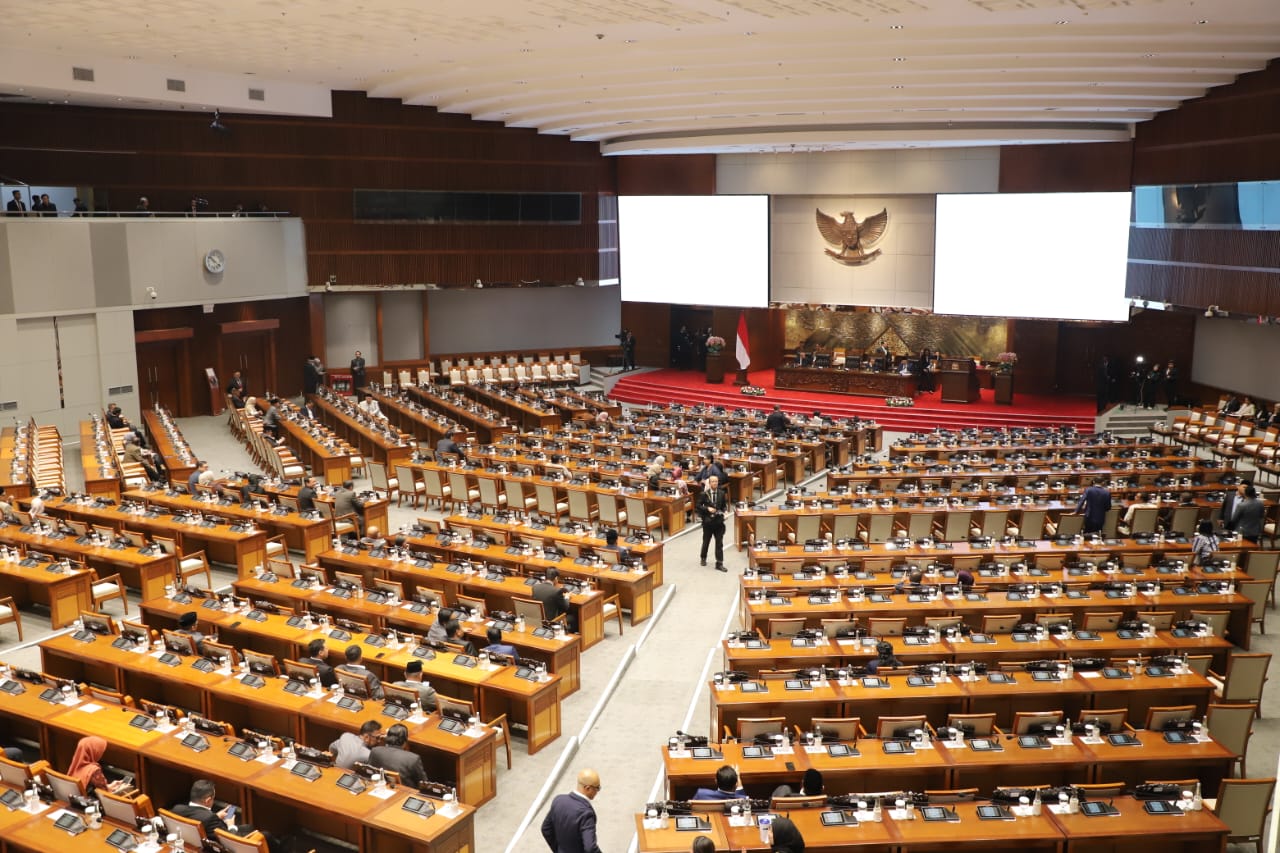 Usai Dipangkas, Segini Gaji Fantastis yang Masih Dibawa Pulang Anggota DPR RI Tiap Bulan