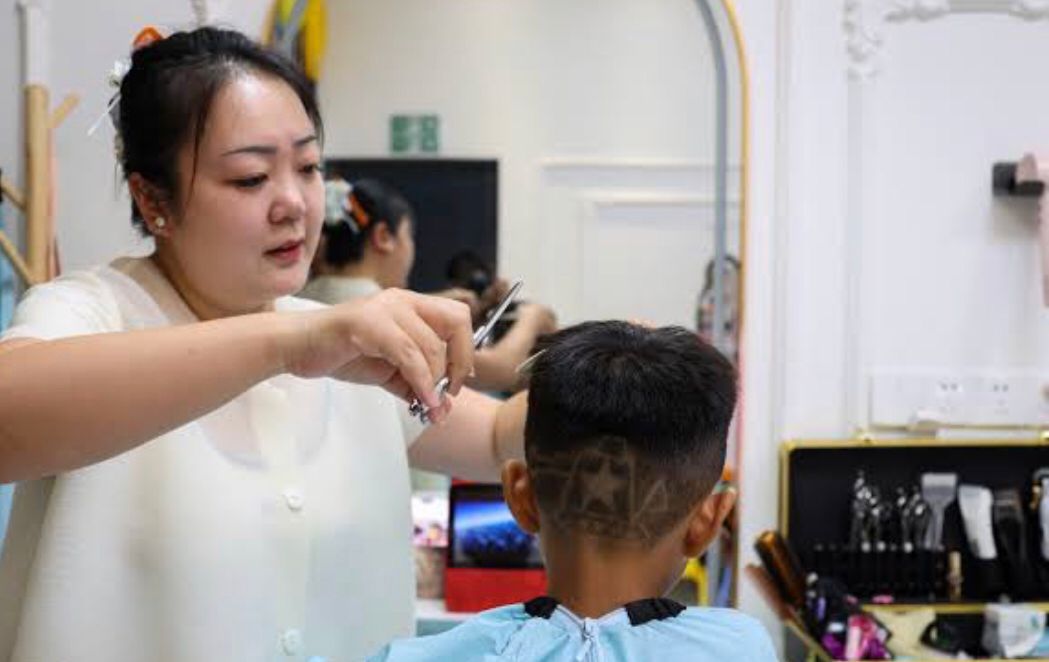 Parade Militer Tiongkok Jadi Inspirasi Tren Potongan Rambut Anak Bertema Patriotik