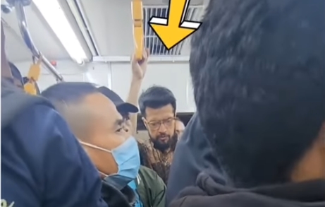 Viral! Primus Yustisio Pulang dari DPR Naik KRL, Terekam Kamera Khusyuk Mengaji