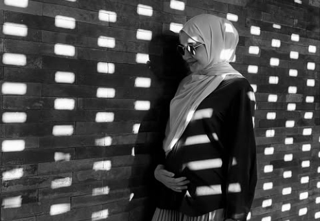 To The New Chapter! Zaskia Sungkar Umumkan Kehamilan Kedua, Bikin Netizen Terharu