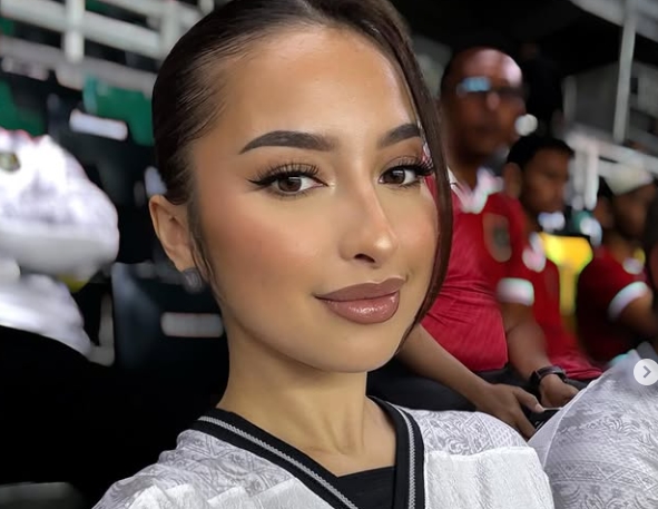 Nonton Justin Hubner di Lapangan, Gaya Soft Glam Makeup Jennifer Coppen Tuai Pujian!