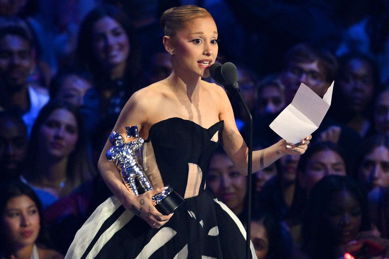 Ariana Grande Raih Penghargaan Pop Terbaik di MTV VMA 2025, Ucapan Terima Kasihnya Bikin Jijik!
