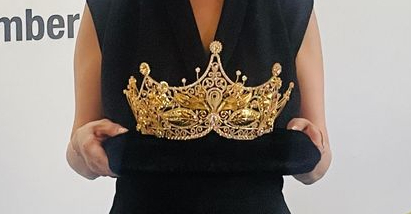 Mewahnya Mahkota Emas Miss Universe Indonesia 2025: Batik Jadi Simbol Keanggunan, Ini Rahasia Pembuatannya!