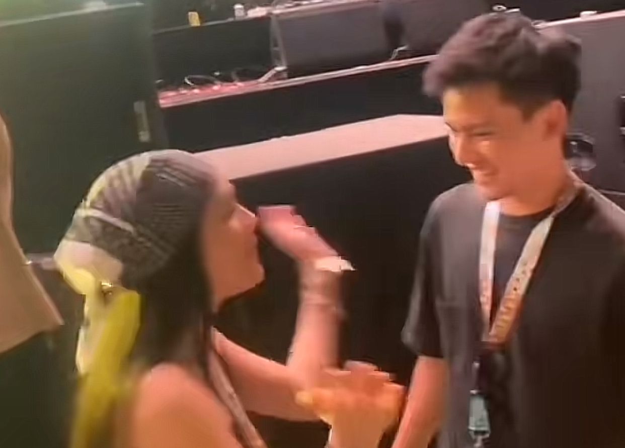 Davina Karamoy dan Rey Bong Pamer Kemesraan di Panggung Konser, Jalin Hubungan Spesial?