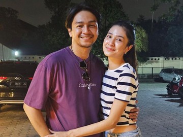 Deva Mahenra Sering 'Selingkuh' di Layar, Mikha Tambayong Akui Takut Kehilangan Suami di Dunia Nyata?
