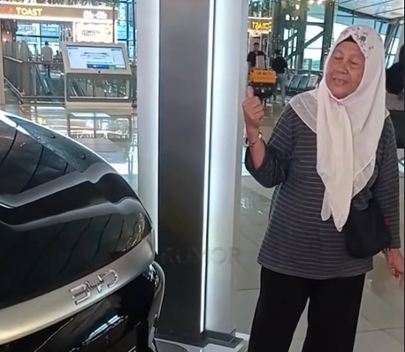 Nenek Asal Palembang Kembali Viral! Usai Minta Rp200 Juta ke Ivan Gunawan, Kini Ingin Mobil Listrik ke Raffi Ahmad
