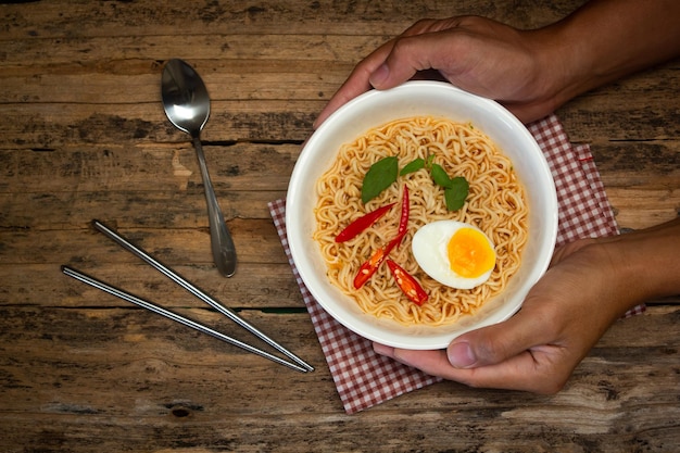 Suka Mi Instan? Ini Batas Aman dan Tips Memasaknya Agar Tidak Merusak Kesehatan!