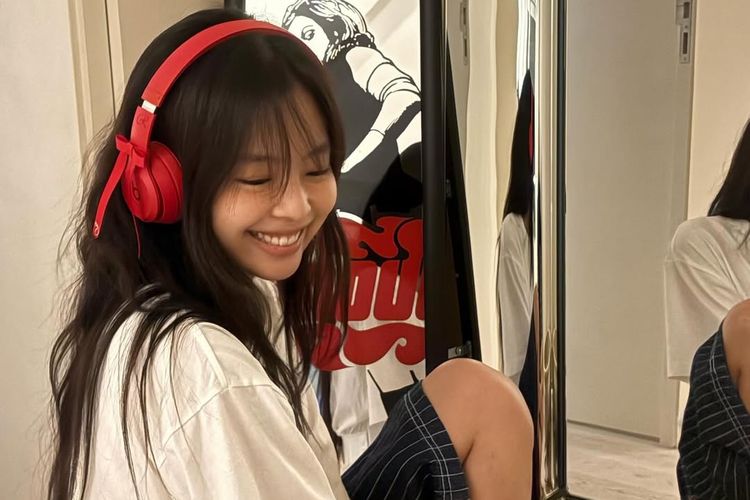 Tetap Stunning: Jennie BLACKPINK Tampil Tanpa Makeup dan Gaya Kasual, Bisa Kamu Tiru!