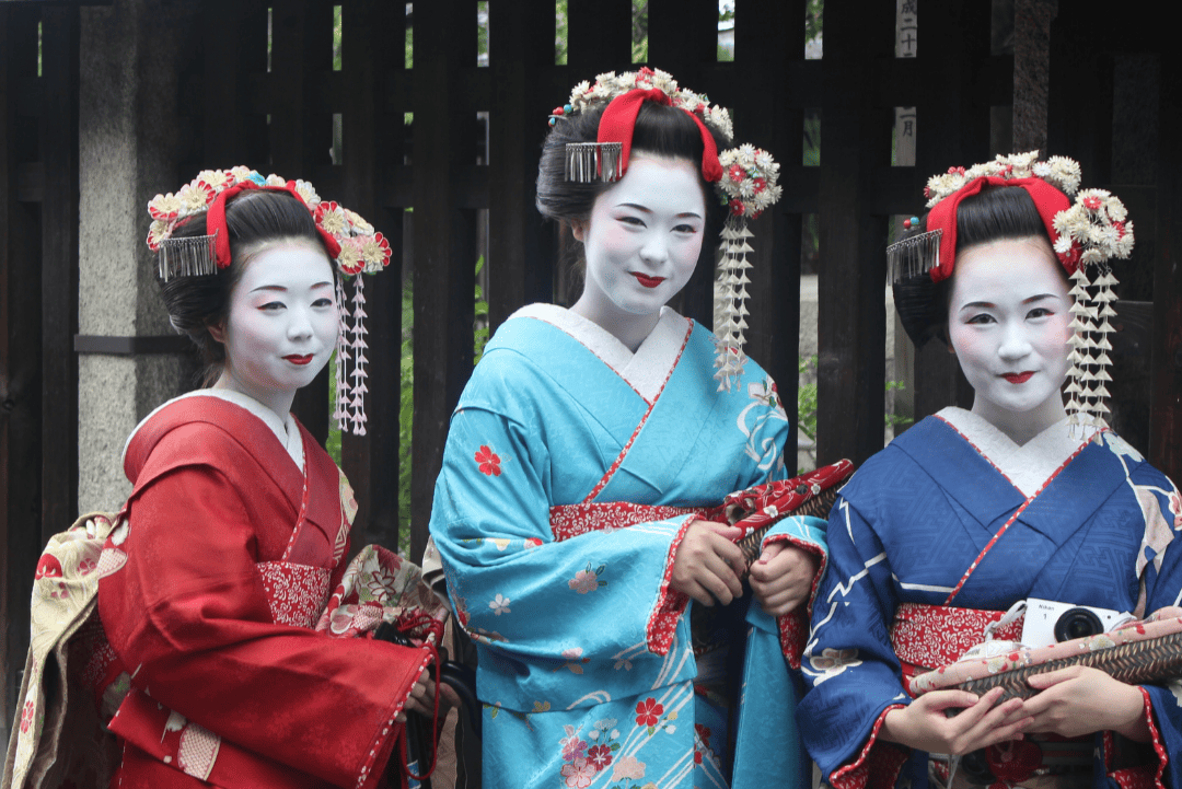 Sejarah Geisha: Bukan Pekerja Seks, Tapi Simbol Kecantikan Jepang yang Penuh Misteri! 
