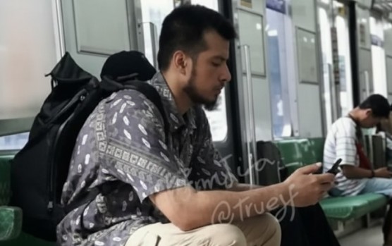 Tolak Gaya Hedon! Primus Yustisio Kaya Raya tapi Setia Naik KRL ke Senayan