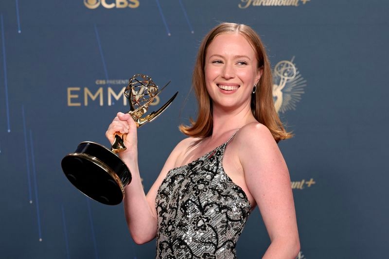 Geger! Hannah Einbinder Teriakkan Free Palestine di Panggung Kemenangan Emmy Awards 2025, Dunia Hollywood Heboh