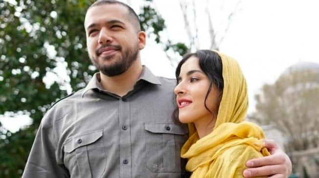 Perjalanan Cinta Tasya Farasya dan Ahmad Assegaf: Dari Cinta Sejak SD, Kini Bercerai! 