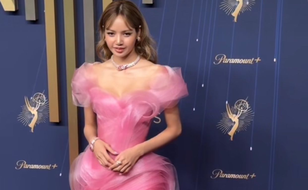 Lisa BLACKPINK Debut di Emmy Awards 2025, Perhiasannya Tembus Rp16,4 Miliar!