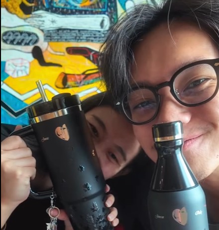 Hoki Banget! Brandon Salim Unboxing Tumbler Stanley X Jennie BLACKPINK, Netizen Auto Iri