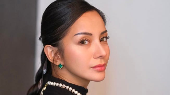 Cerita Kirana Larasati: Nekat Ikut Miss Universe Indonesia 2025 di Usia 38 Tahun, Hasilnya Bikin Publik Terpukau!