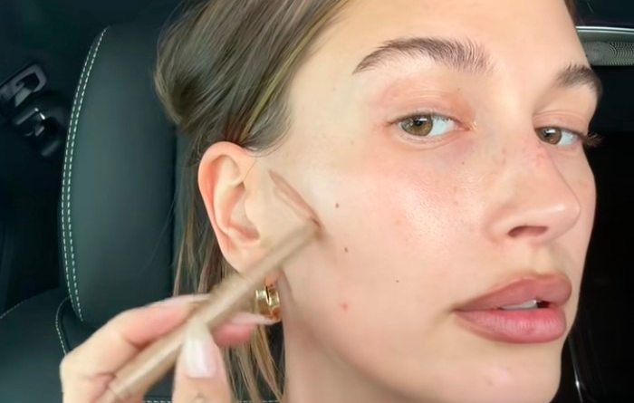 Viral di TikTok! Makeup Hack Ala Hailey Bieber: Lip Liner Disulap Jadi Kontur Wajah, Hasilnya Bikin Kaget!