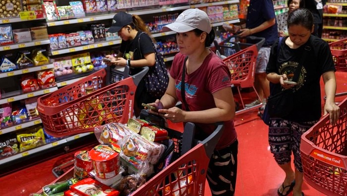Warga Hong Kong Mendadak Panic Buying, Apa yang Terjadi?