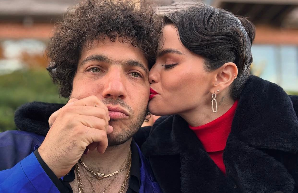 Perjalanan Cinta Selena Gomez yang Penuh Ujian Berakhir Manis dengan Benny Blanco