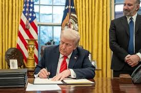 Lewat Manuver Tarif, Trump Dorong Perusahaan Alihkan Manufaktur Mereka ke AS