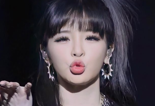 Tak Hanya Member 2NE1, Park Bom Unfollow Banyak Akun, Tinggalkan Hanya Dua Nama di Instagram!