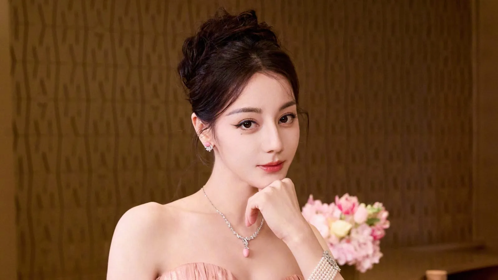 Drama AI di China! Wajah Dilraba Dilmurat Dipakai Tanpa Izin, Fans Auto Ngamuk
