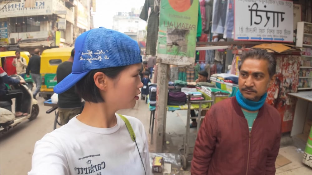 Nekat Traveling ke India, YouTuber Wanita Korea Ini Viral Saat Rekam Kelakuan Warga Lokal!