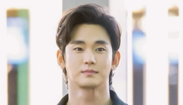 Bantah Tuduhan Pacari Kim Sae Ron di Bawah Umur, Kim Soo Hyun Malah Dirujak Netizen!