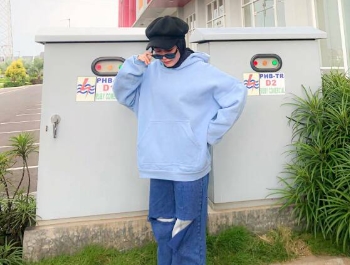 Mix and Match OOTD Oversized Hoodie with Wide Pants: Street Style Hijaber yang Nyaman dan Modis!