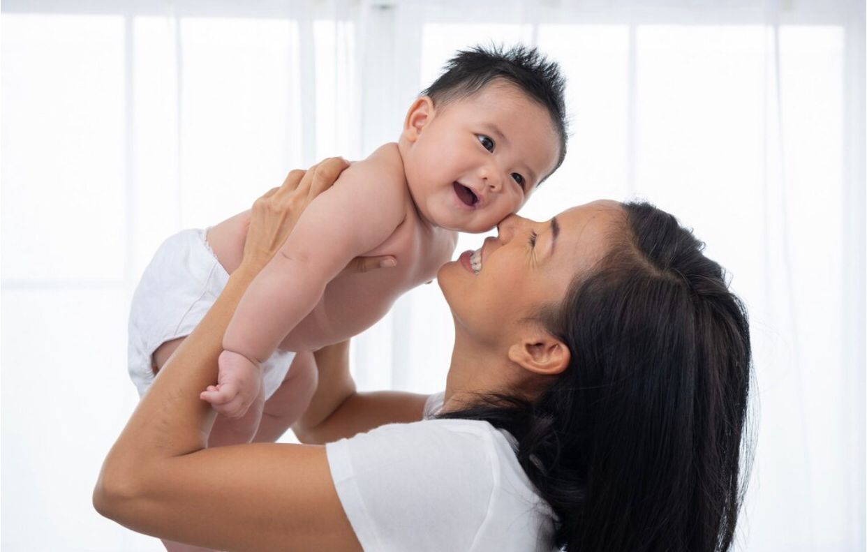Terbukti Ilmiah! 5 Cara Sederhana Stimulasi Otak Bayi Agar Tumbuh Pintar Sejak Dini
