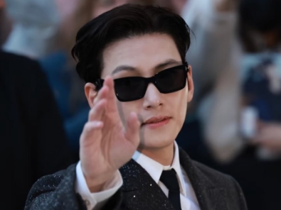 Bikin Paris Fashion Week Heboh! Ji Chang Wook Tampil Menggoda dengan Setelan Hitam Berkilau Tom Ford