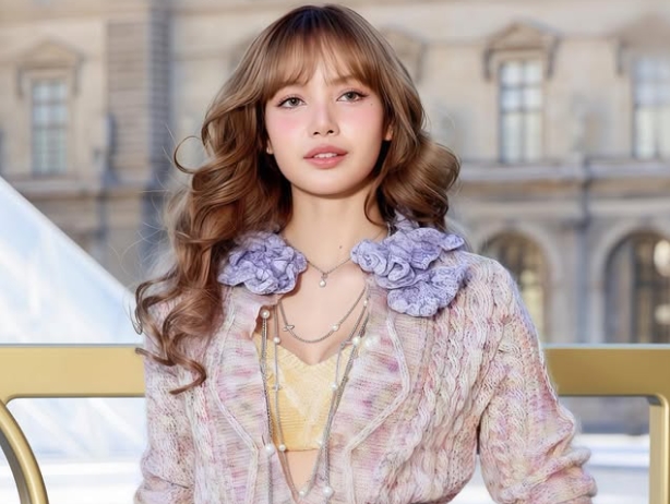 Inspirasi Gaya Makeup ‘Barbie Makeup Look’ ala Lisa BLACKPINK di Paris Fashion Week 2025