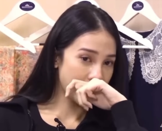 Besar di Keluarga Broken Home, Anya Geraldine Menangis Curhat Depan Ivan Gunawan